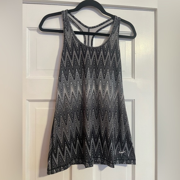 #16 NIKE • DRI FIT • BLACK/WHITE CHEVRON RACERBACK TANK - Picture 1 of 6